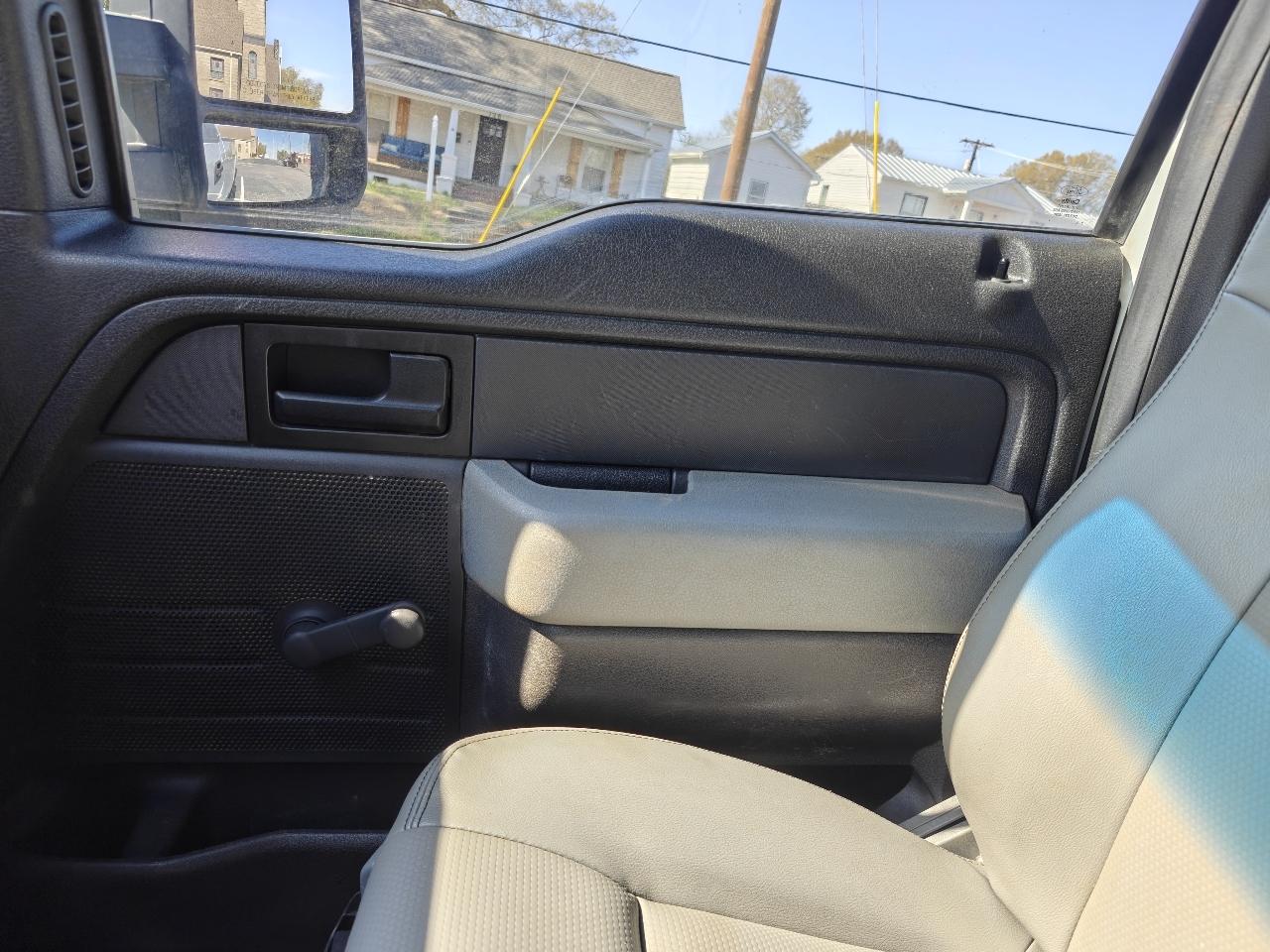 Ford F-150 2WD Reg Cab 126" XL 2014