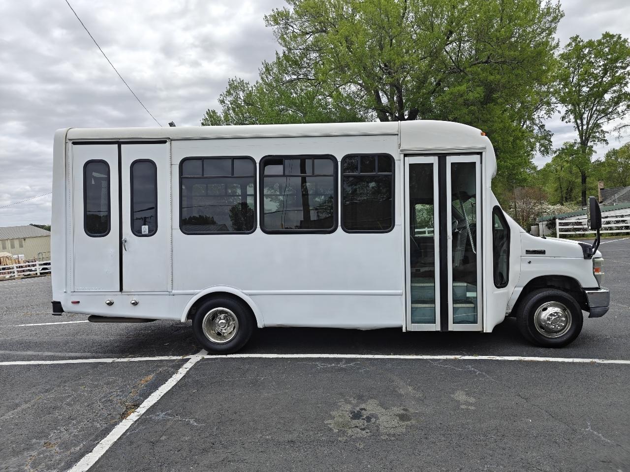 Ford Econoline E350 2011