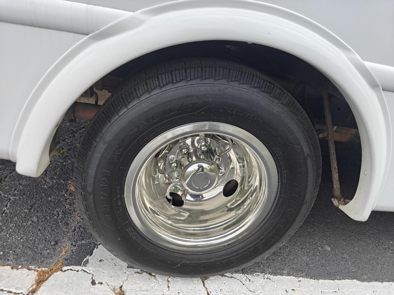 Ford Econoline E350 2011