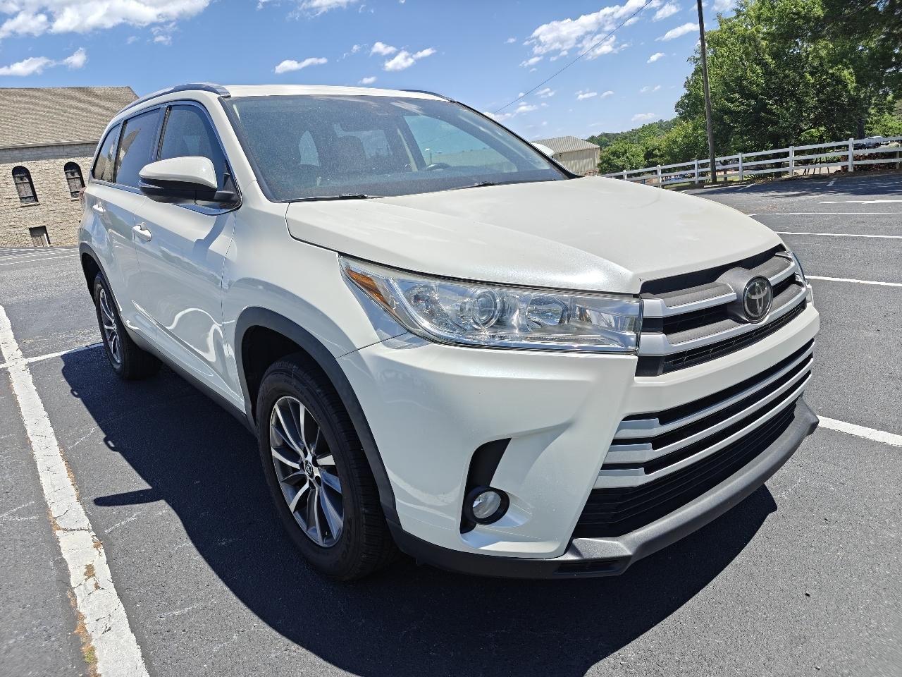 Toyota Highlander SE FWD V6 2019