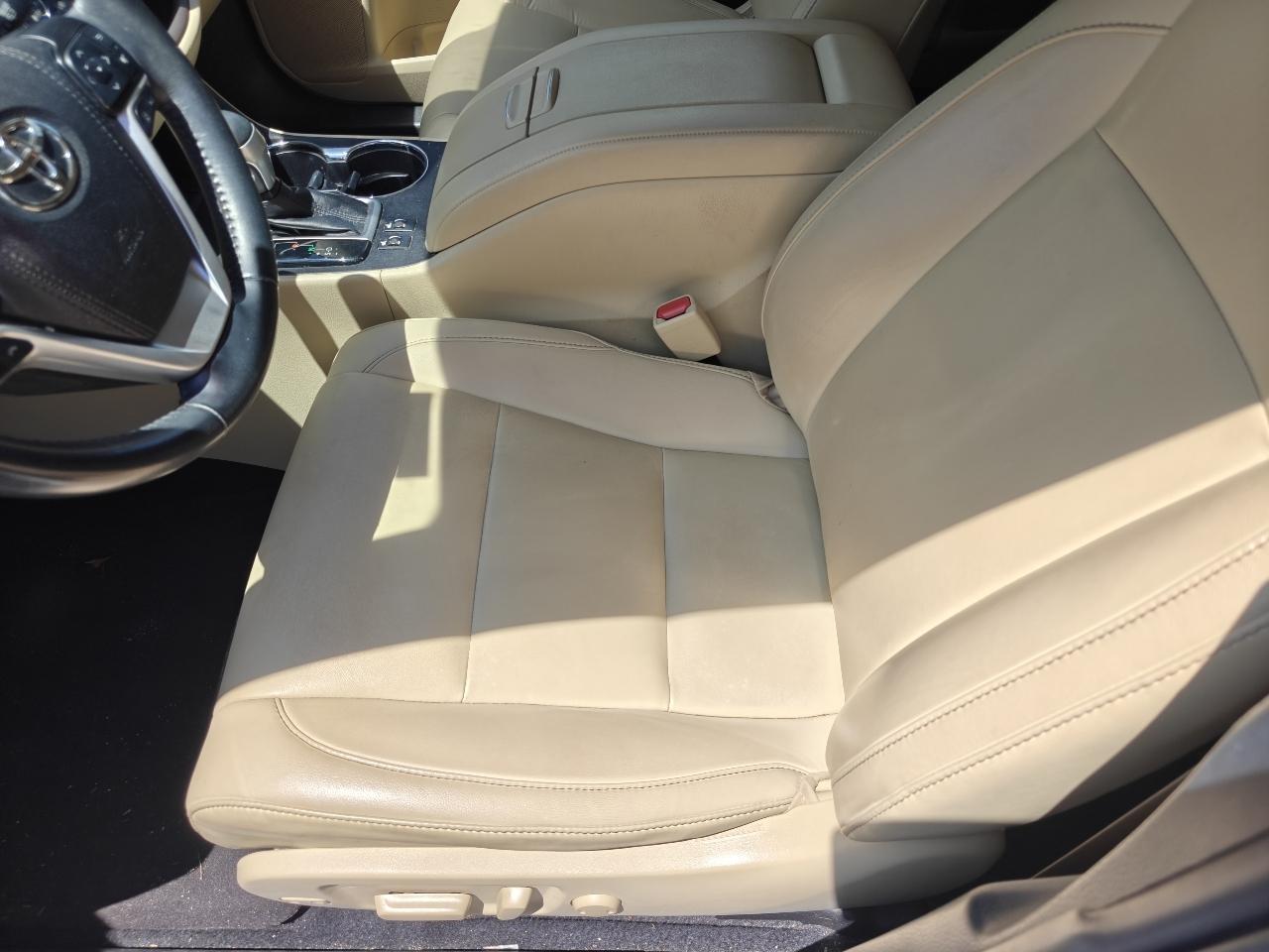 Toyota Highlander SE FWD V6 2019