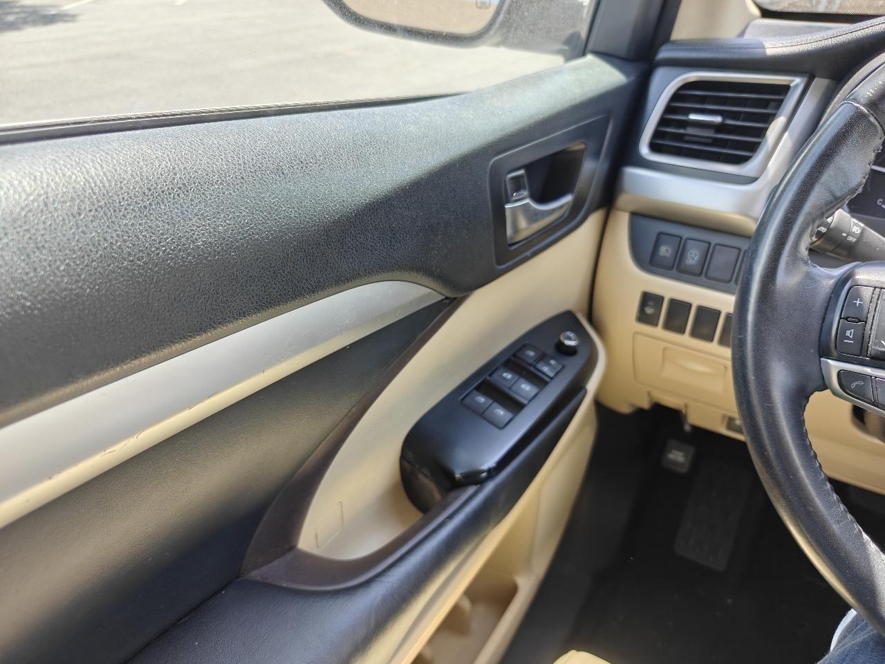 Toyota Highlander SE FWD V6 2019