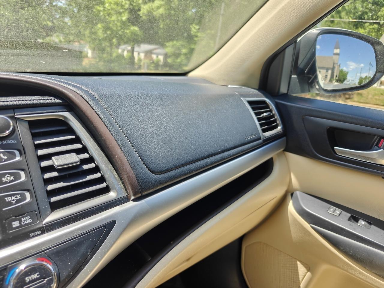 Toyota Highlander SE FWD V6 2019