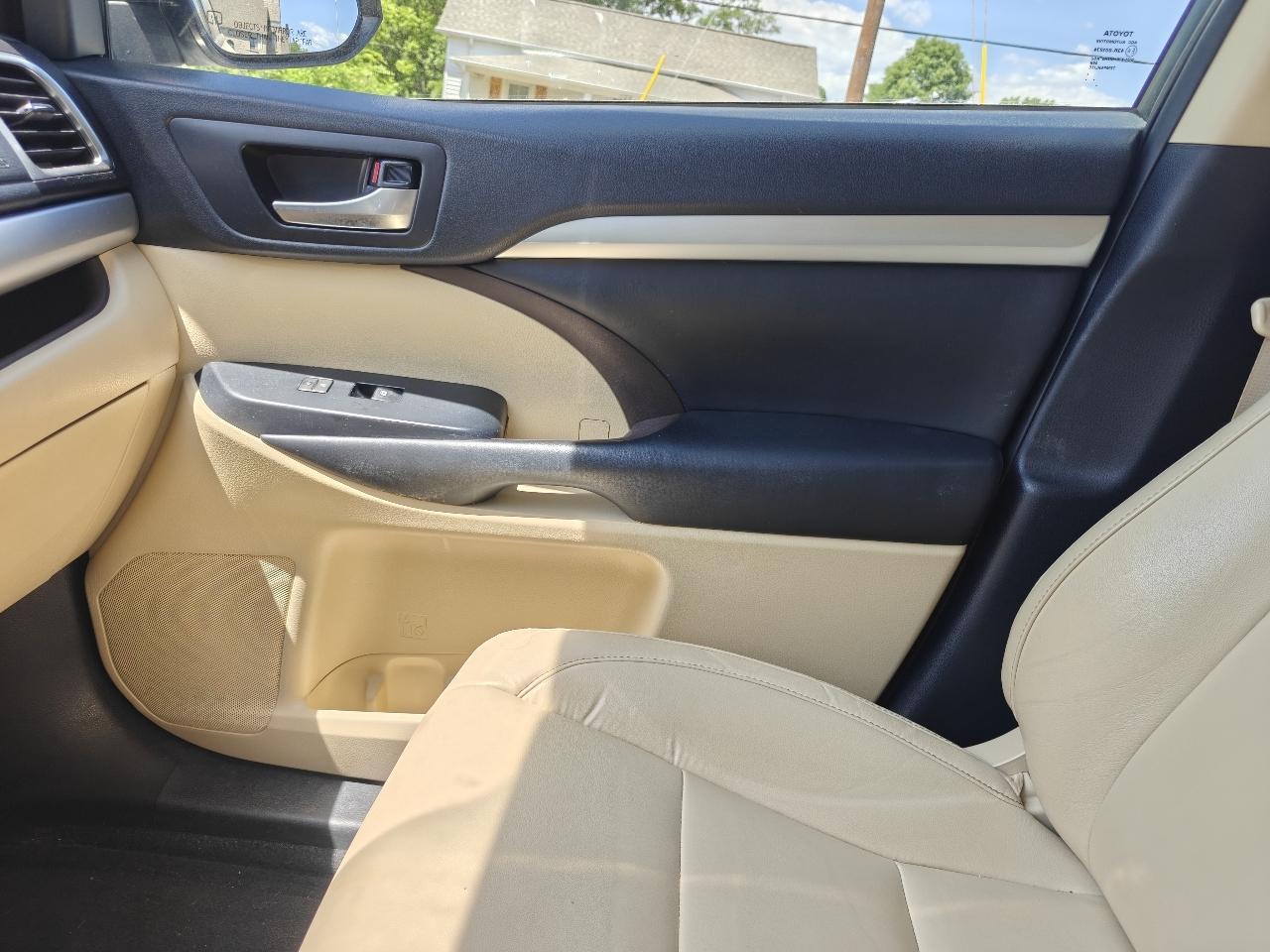 Toyota Highlander SE FWD V6 2019