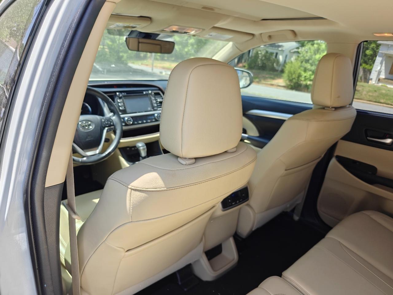 Toyota Highlander SE FWD V6 2019