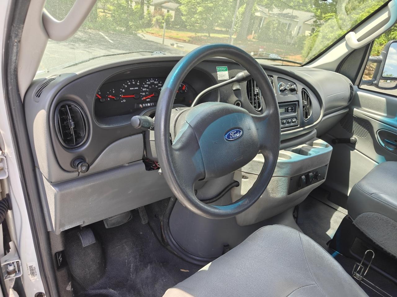 Ford Econoline E350 Super Duty Extended 2008