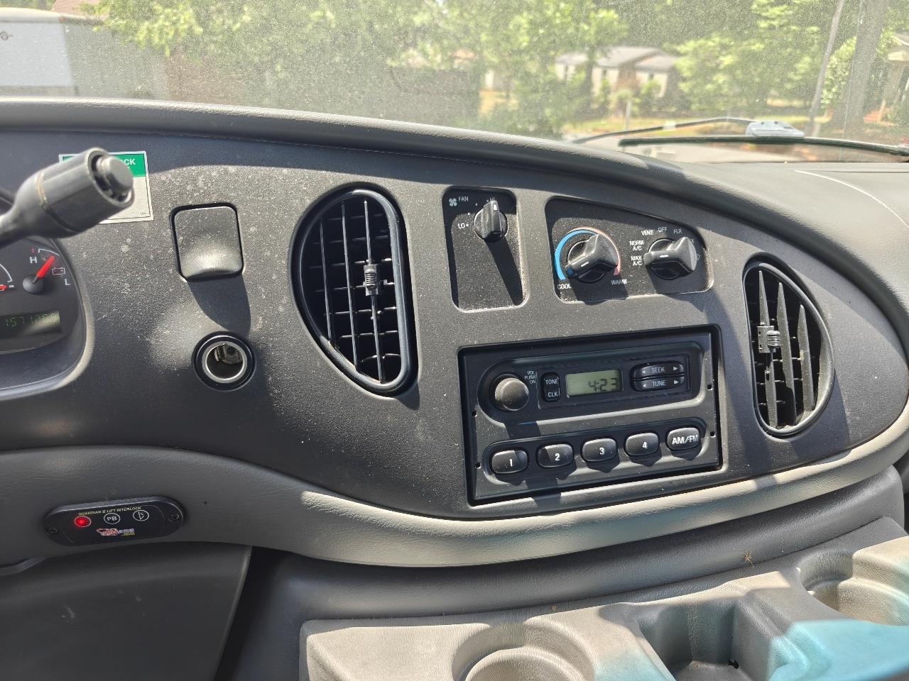 Ford Econoline E350 Super Duty Extended 2008