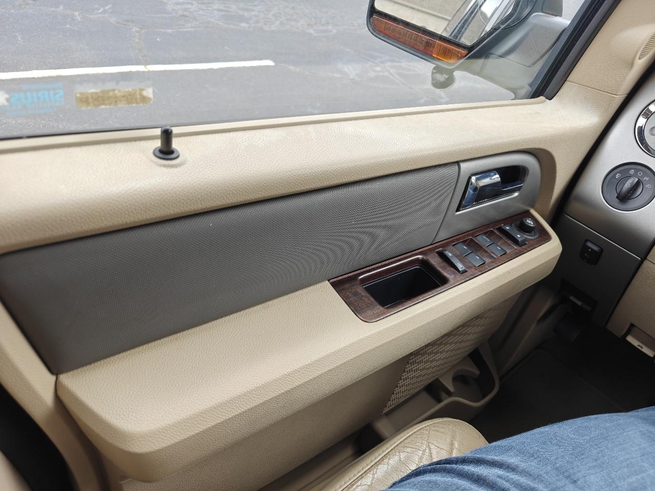 Ford Expedition XLT 4WD 2014