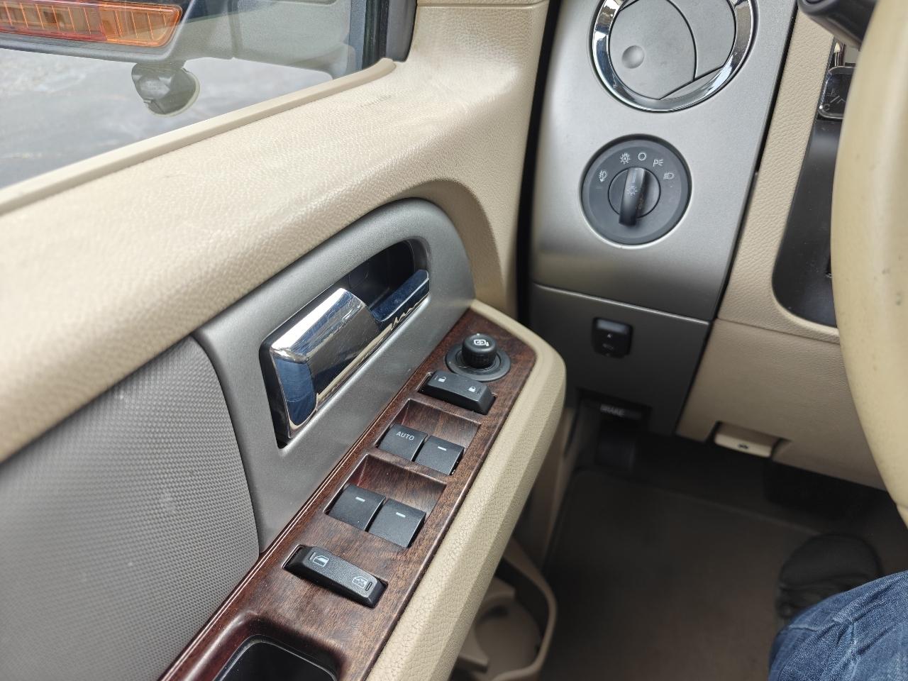 Ford Expedition XLT 4WD 2014