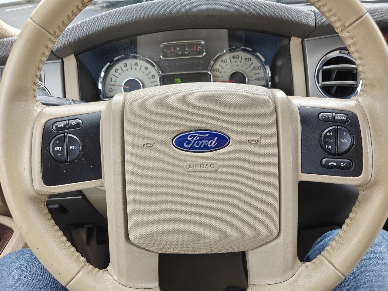 Ford Expedition XLT 4WD 2014