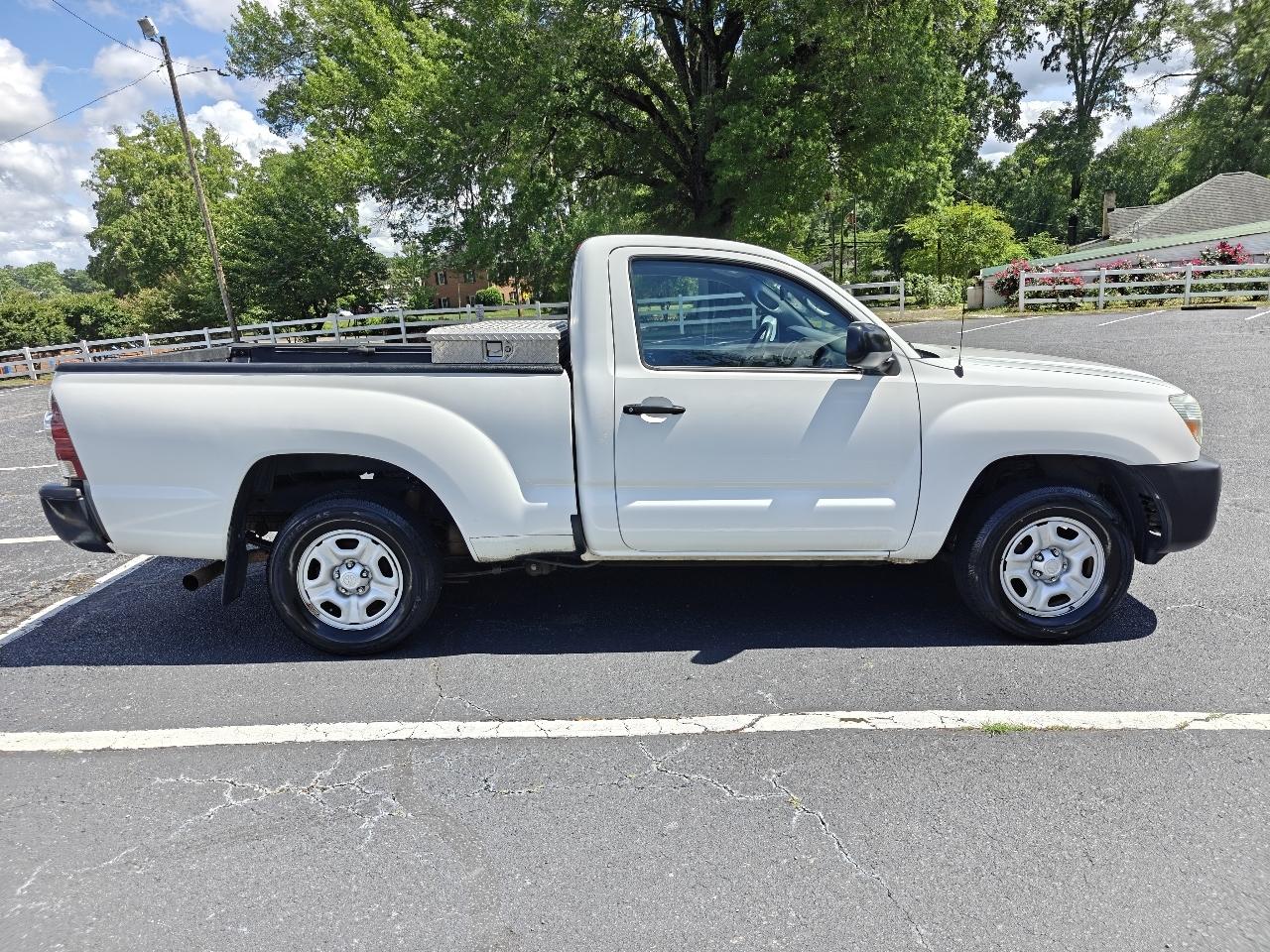 Toyota Tacoma Regular Cab 2WD 2011