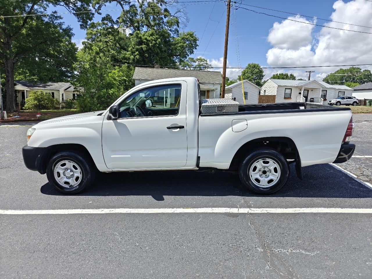 Toyota Tacoma Regular Cab 2WD 2011