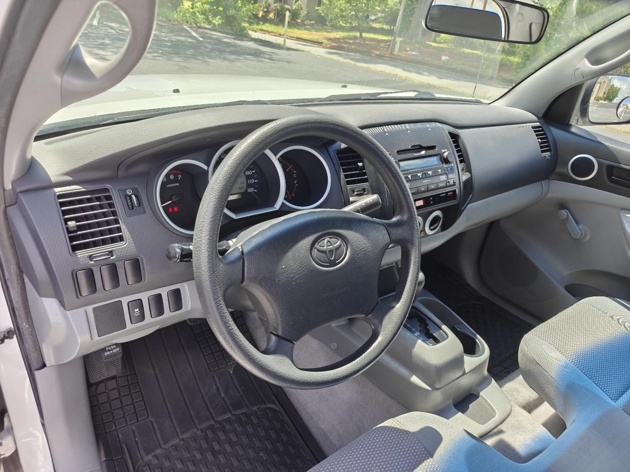 Toyota Tacoma Regular Cab 2WD 2011