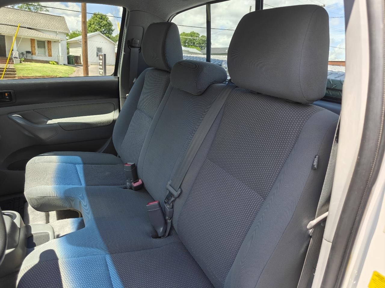 Toyota Tacoma Regular Cab 2WD 2011