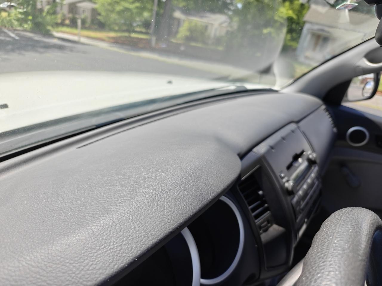 Toyota Tacoma Regular Cab 2WD 2011