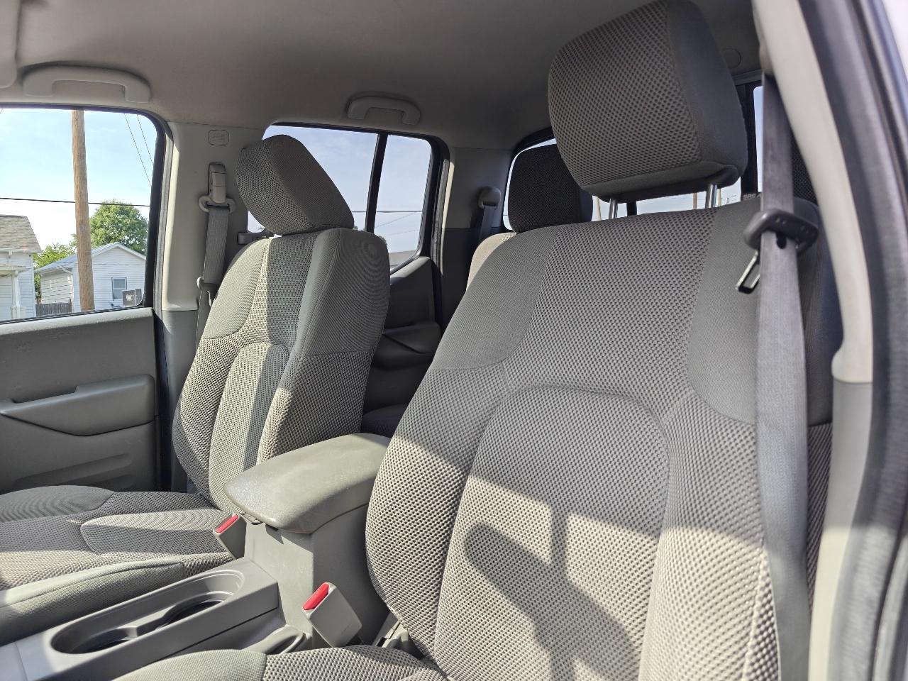 Nissan Frontier S Crew Cab 5AT 2WD 2016
