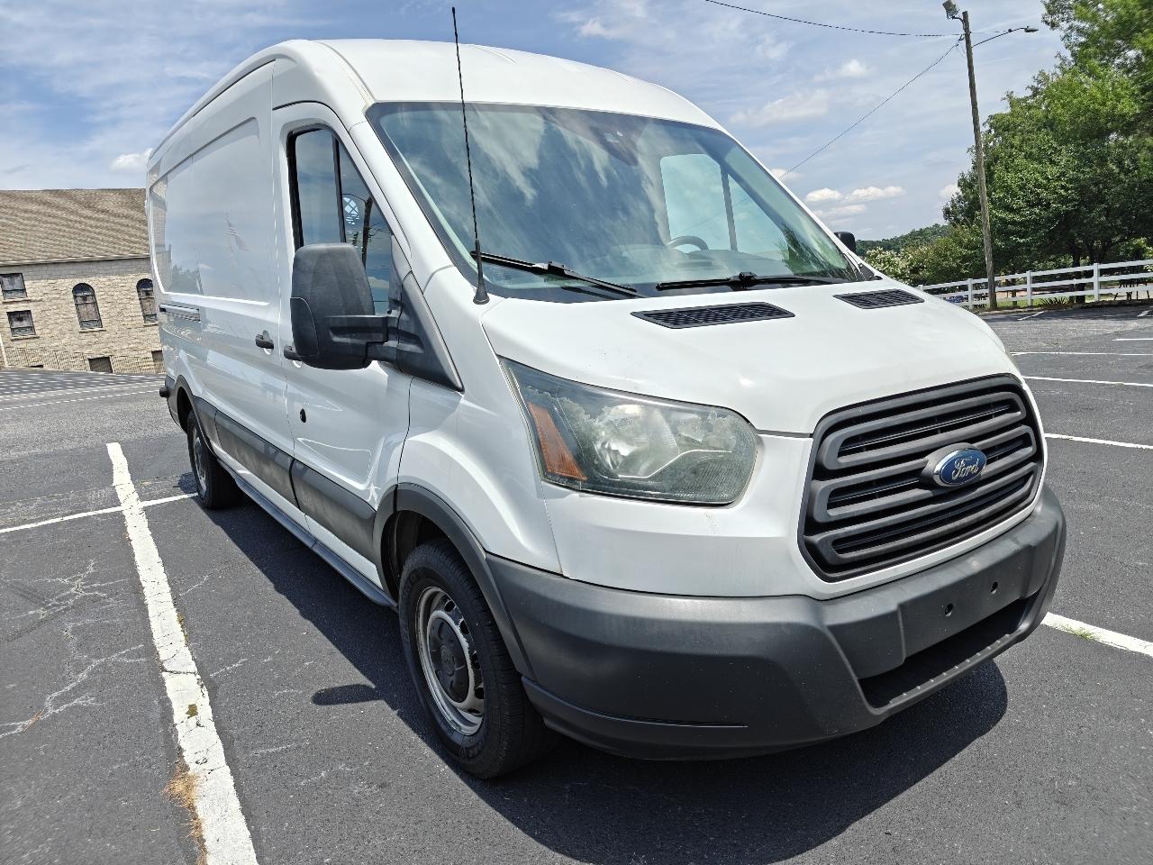 Ford Transit 250 Van Med. Roof w/Sliding Pass. 148-in. WB 2017