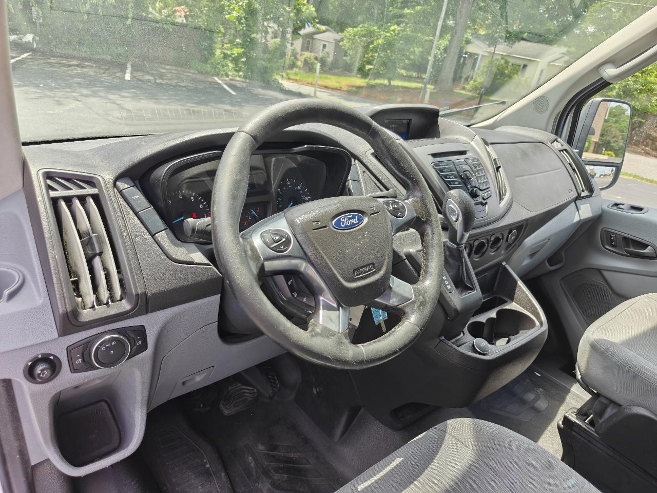 Ford Transit 250 Van Med. Roof w/Sliding Pass. 148-in. WB 2017