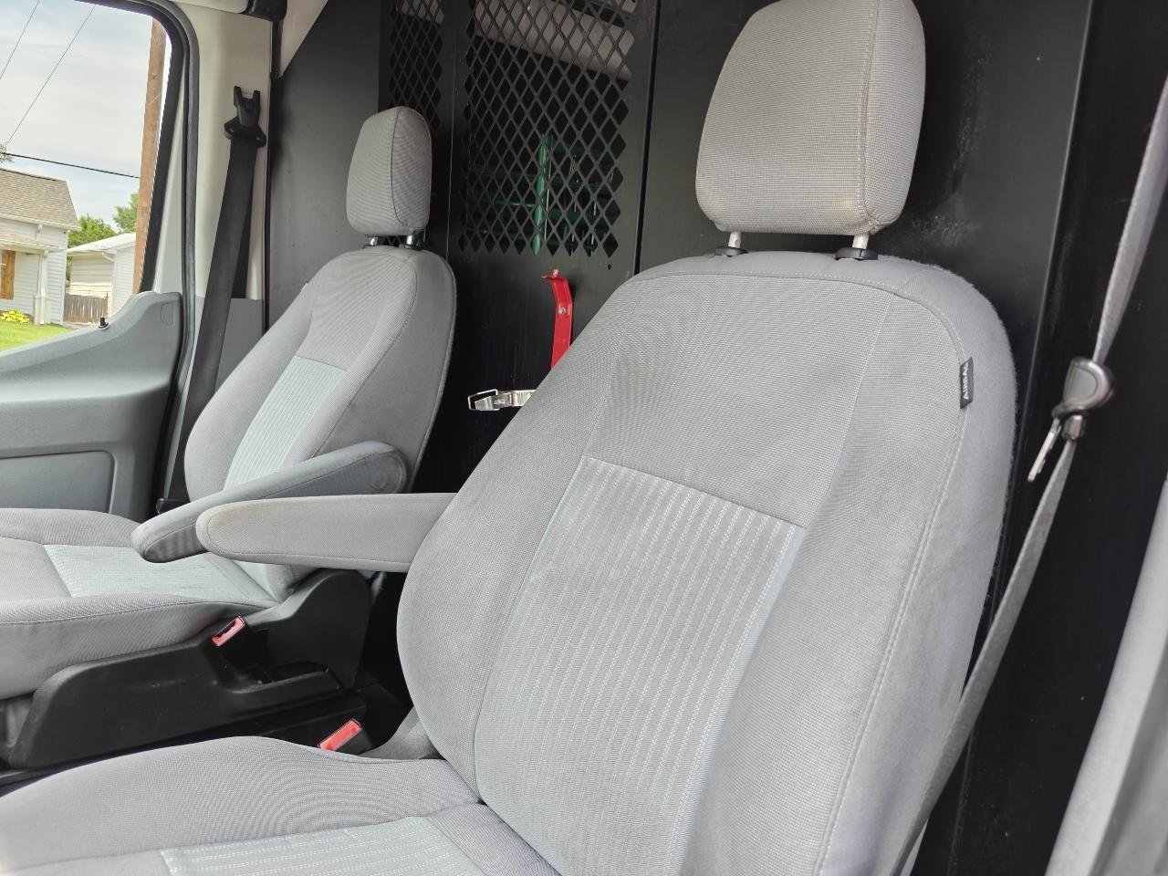Ford Transit 250 Van Med. Roof w/Sliding Pass. 148-in. WB 2017