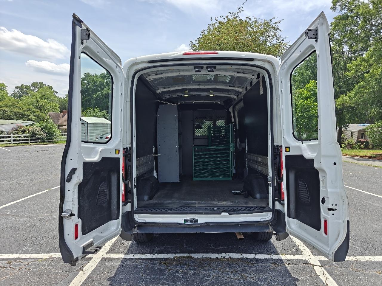 Ford Transit 250 Van Med. Roof w/Sliding Pass. 148-in. WB 2017