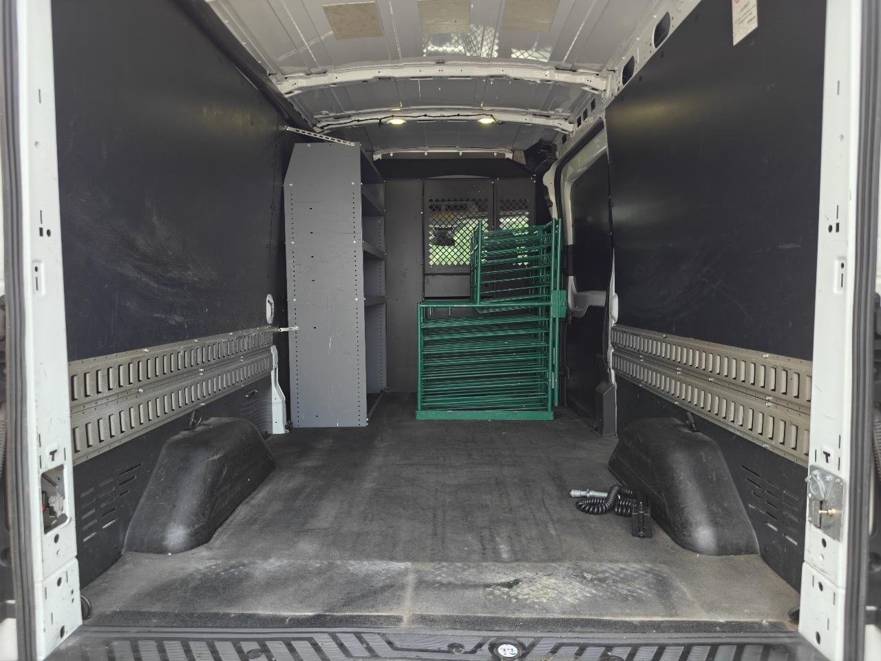Ford Transit 250 Van Med. Roof w/Sliding Pass. 148-in. WB 2017