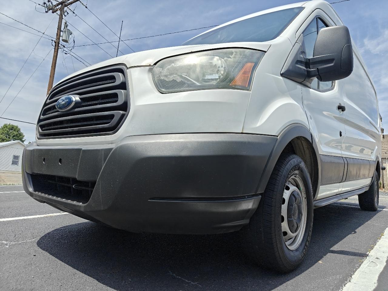 Ford Transit 250 Van Med. Roof w/Sliding Pass. 148-in. WB 2017