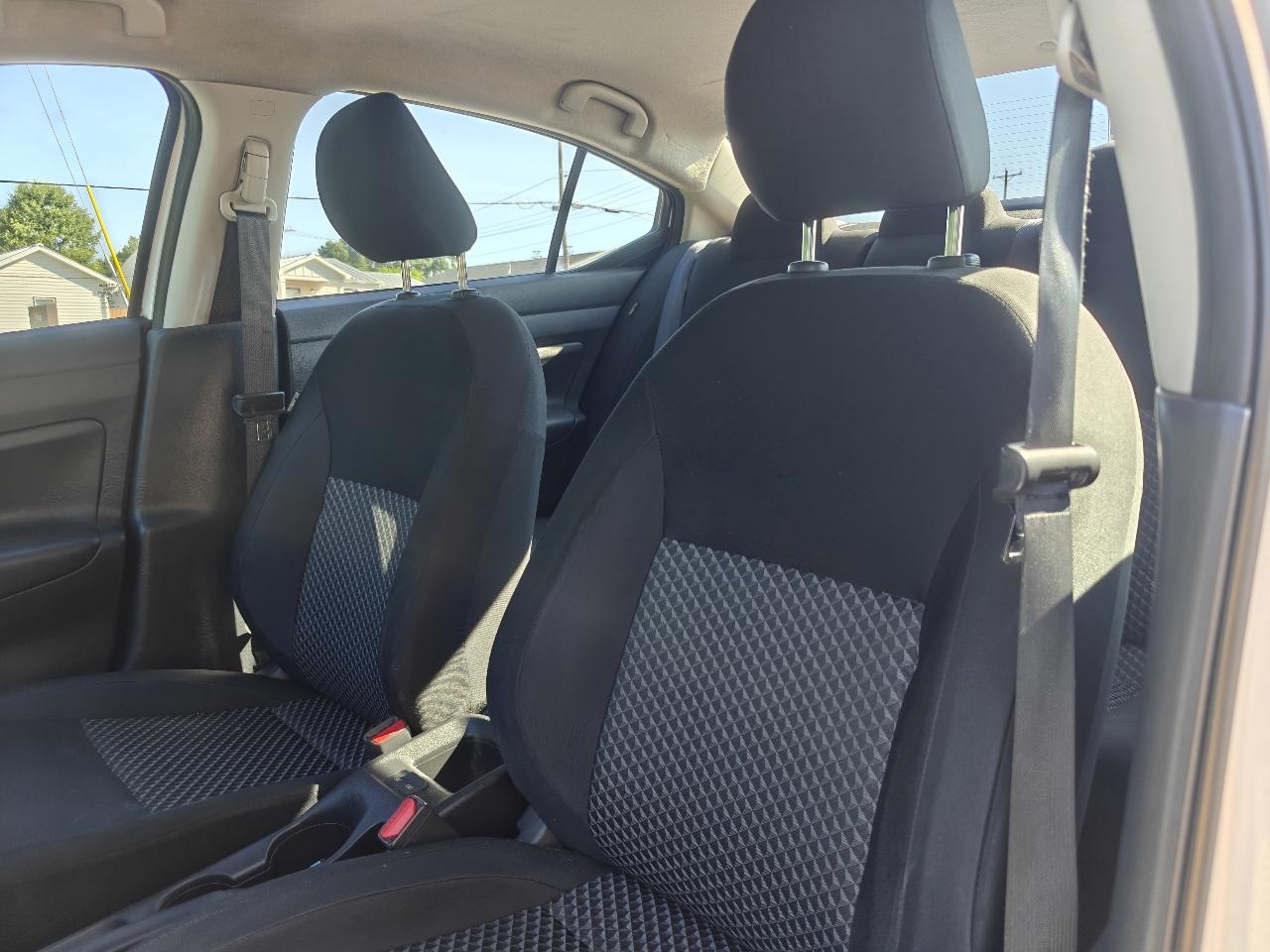 Nissan Versa S CVT 2021