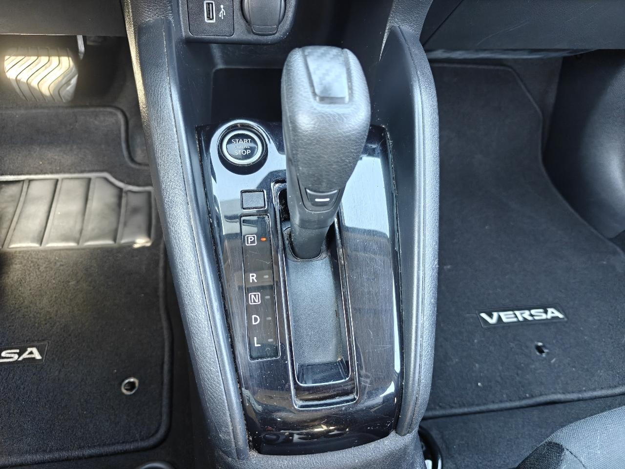 Nissan Versa S CVT 2021
