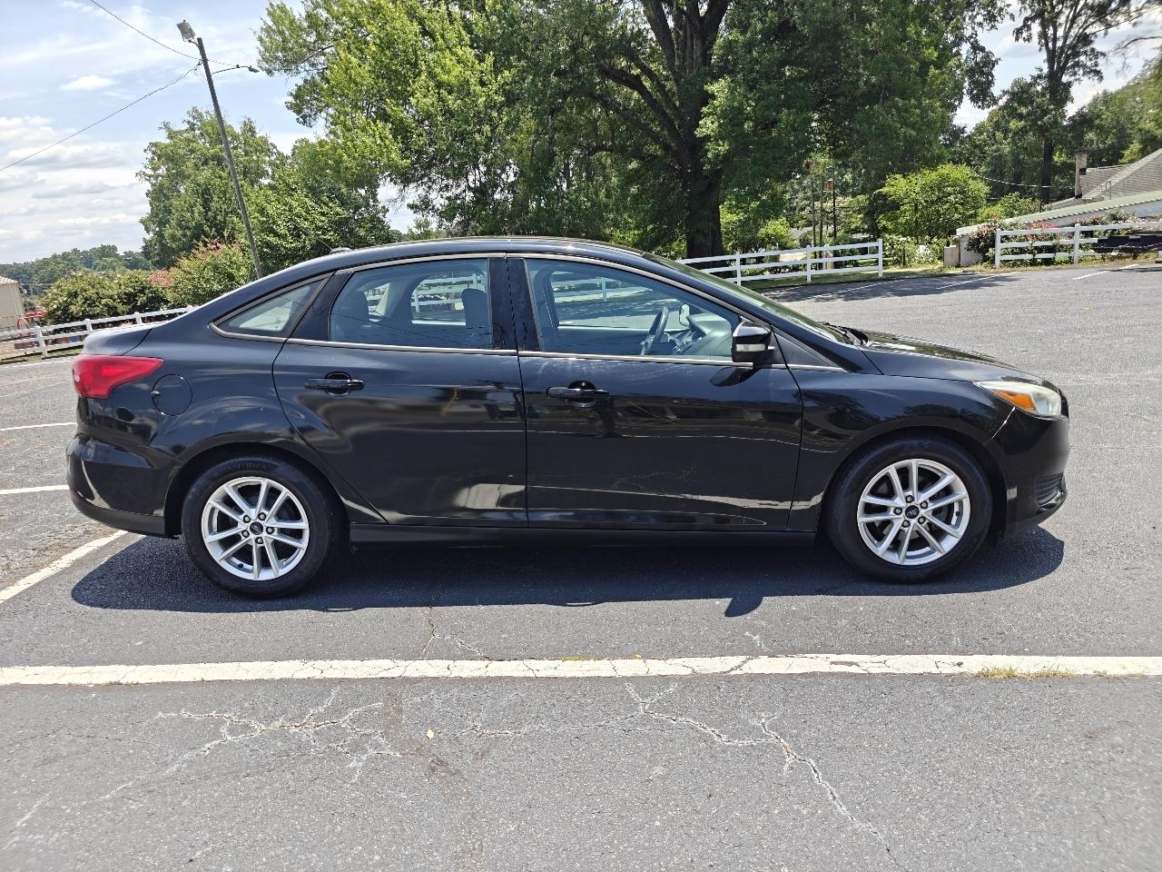Ford Focus SE Sedan 2016