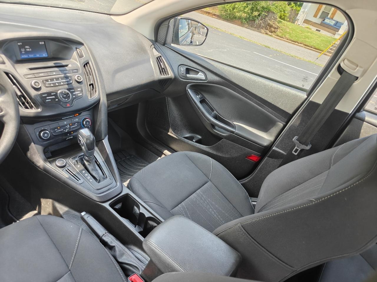 Ford Focus SE Sedan 2016