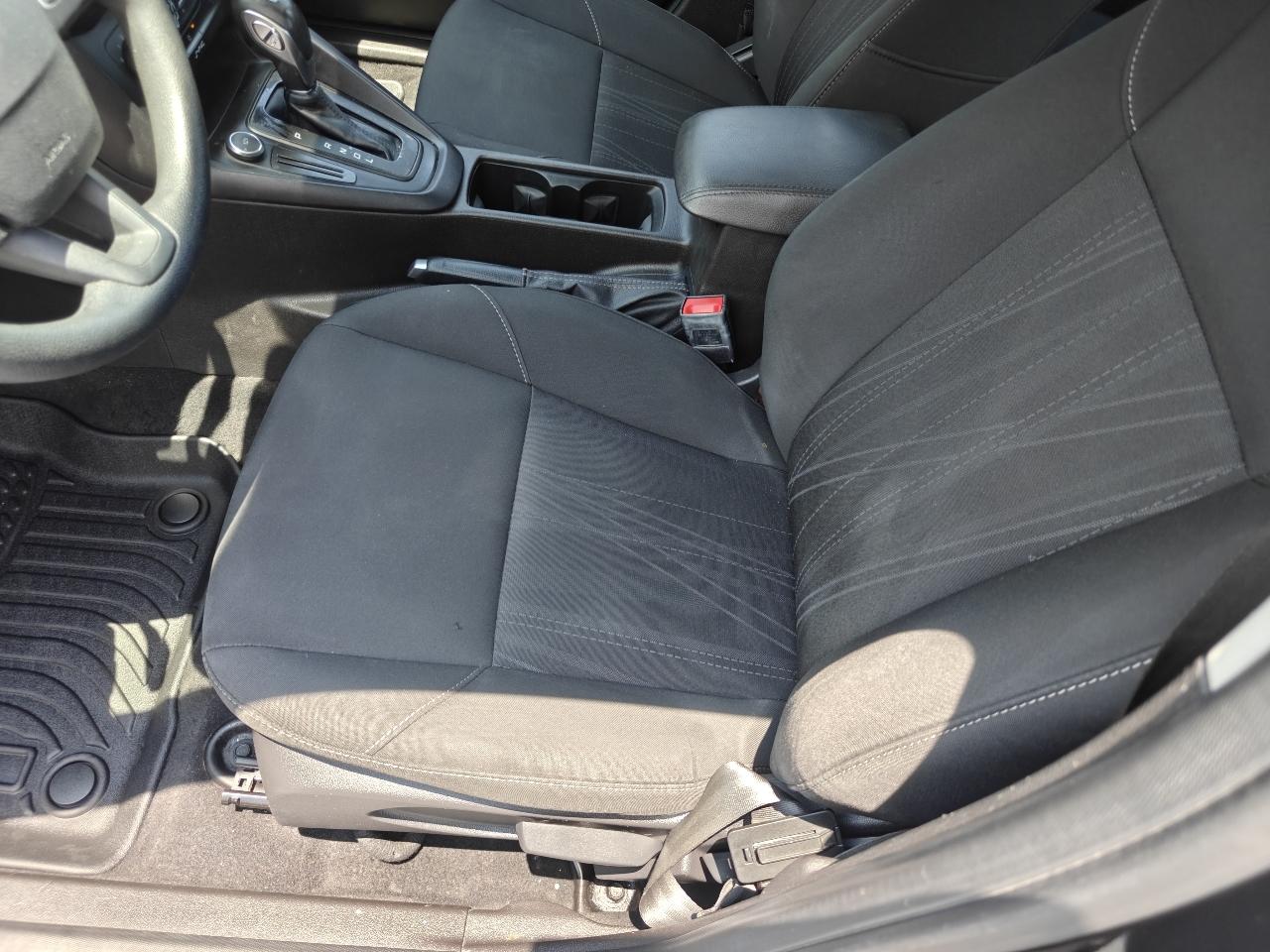 Ford Focus SE Sedan 2016
