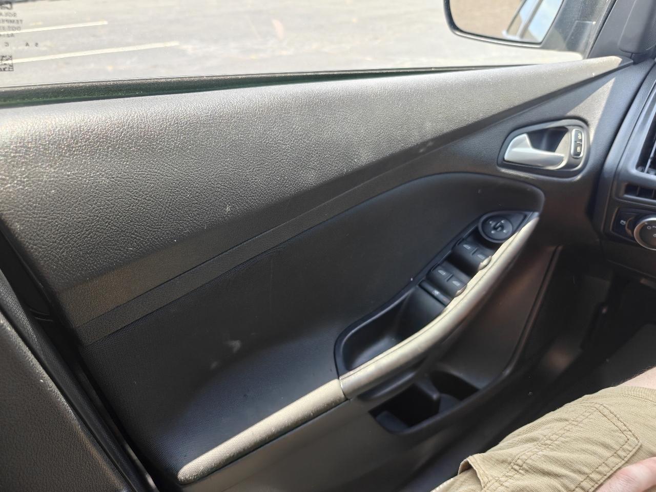Ford Focus SE Sedan 2016