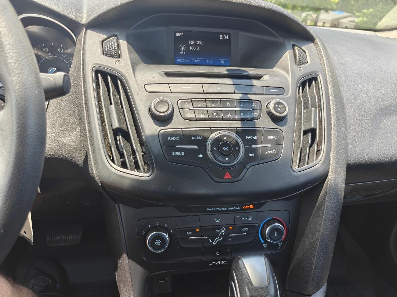 Ford Focus SE Sedan 2016