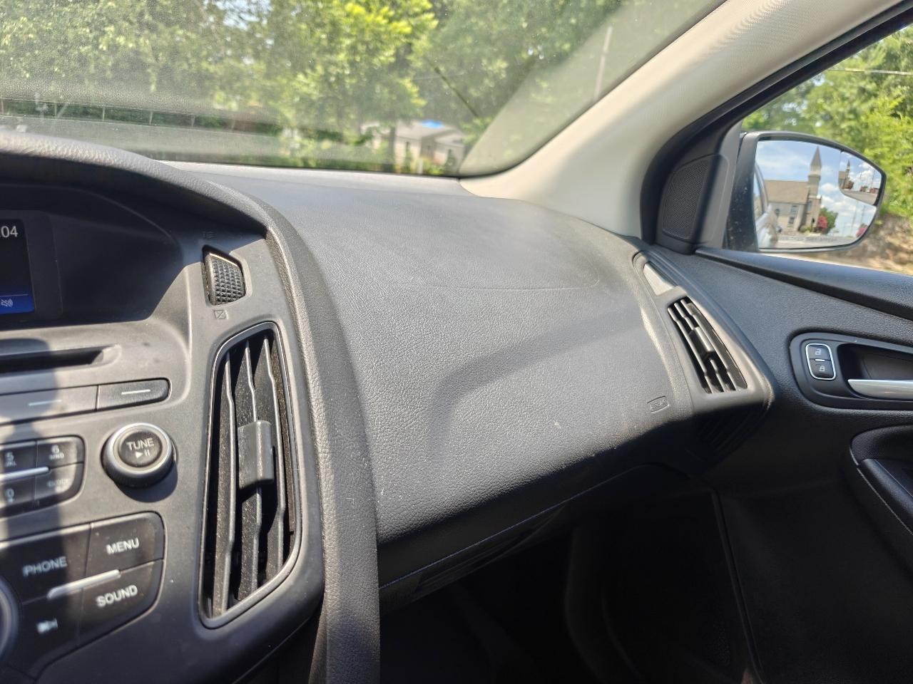 Ford Focus SE Sedan 2016