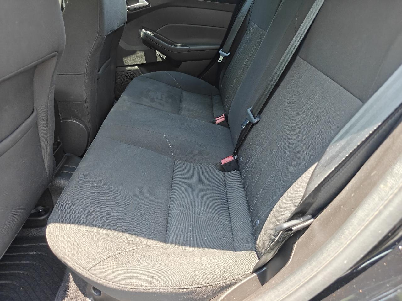 Ford Focus SE Sedan 2016