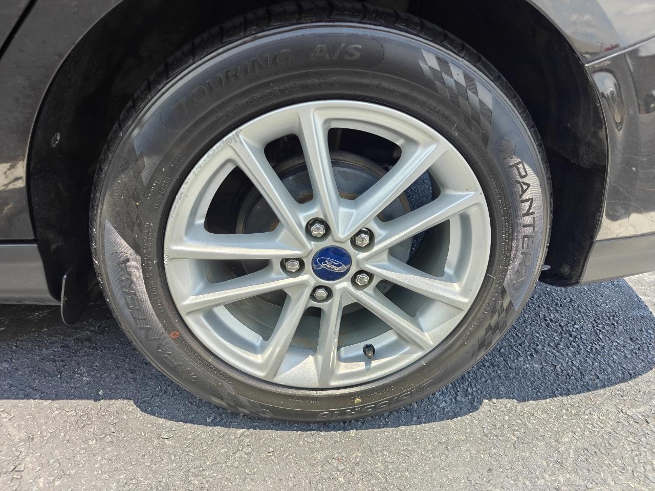 Ford Focus SE Sedan 2016