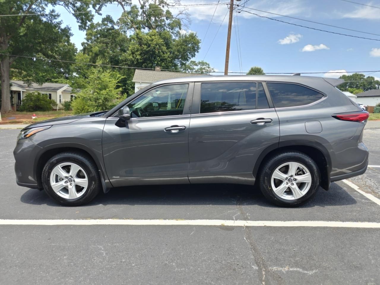 Toyota Highlander Hybrid LE AWD 2023