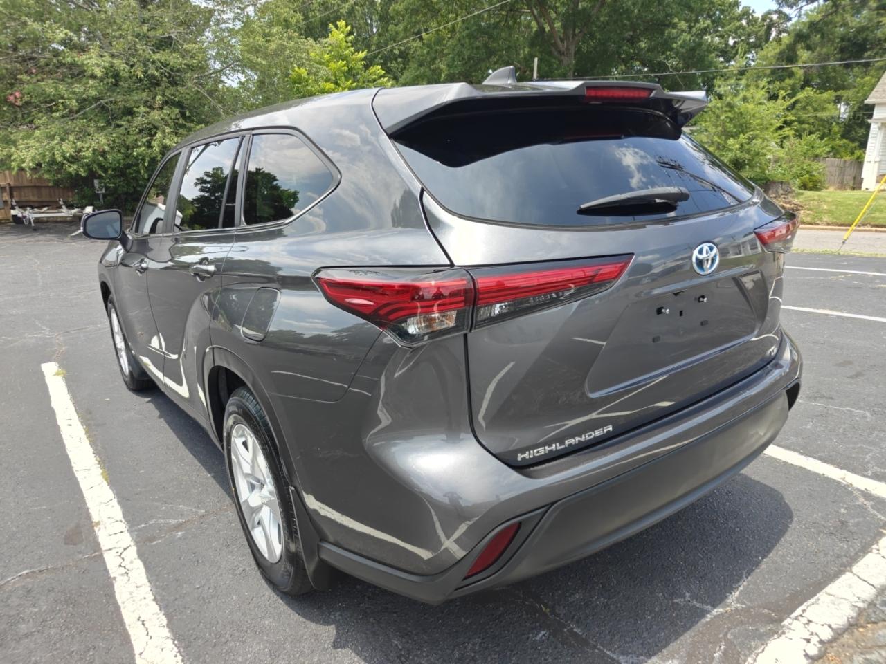 Toyota Highlander Hybrid LE AWD 2023