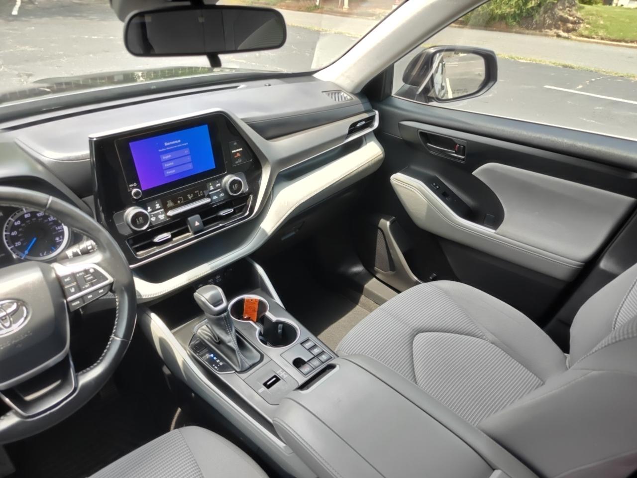 Toyota Highlander Hybrid LE AWD 2023