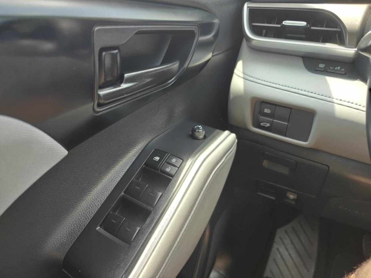 Toyota Highlander Hybrid LE AWD 2023