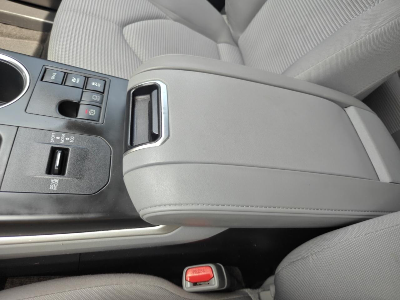 Toyota Highlander Hybrid LE AWD 2023