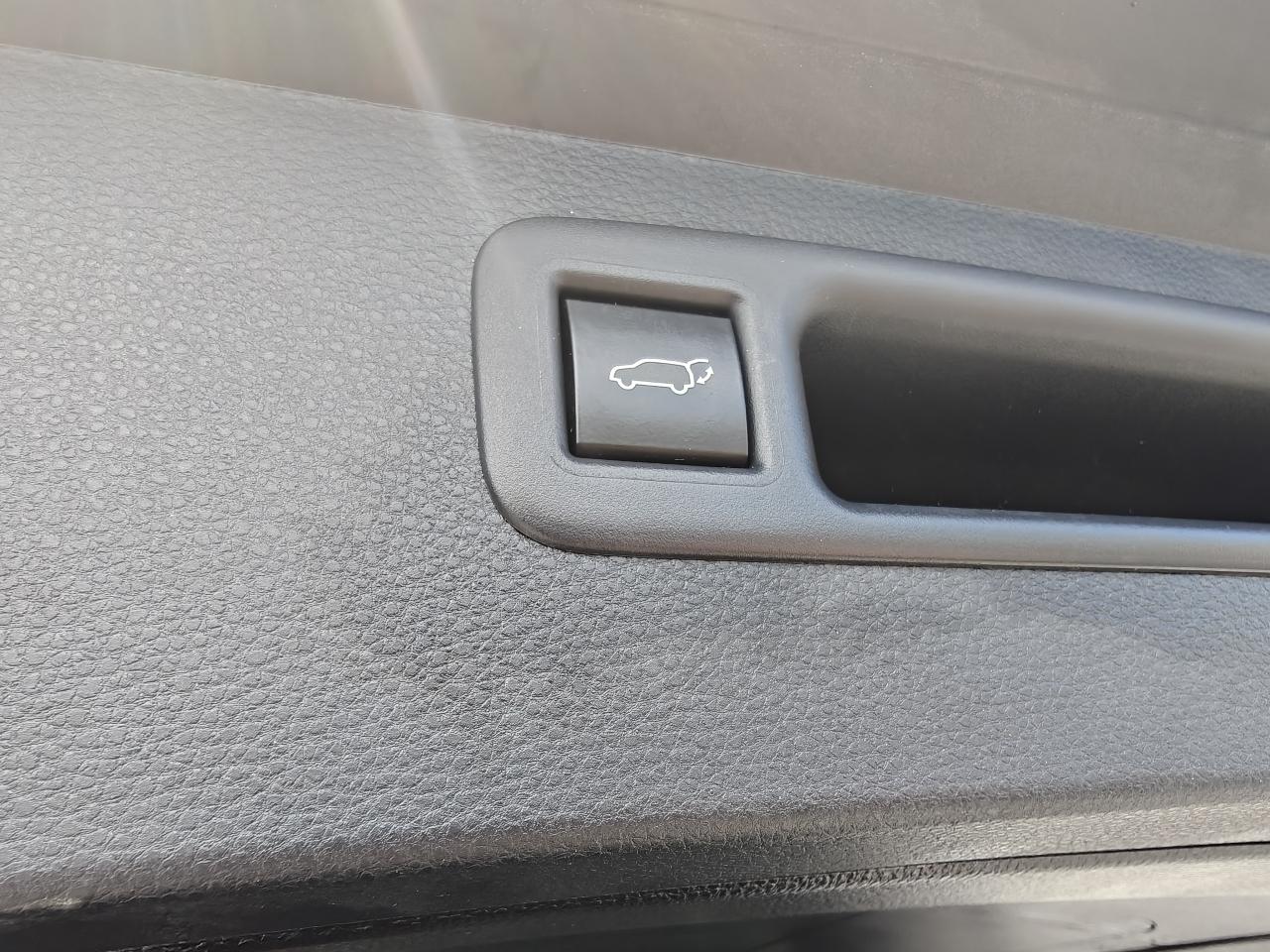 Toyota Highlander Hybrid LE AWD 2023
