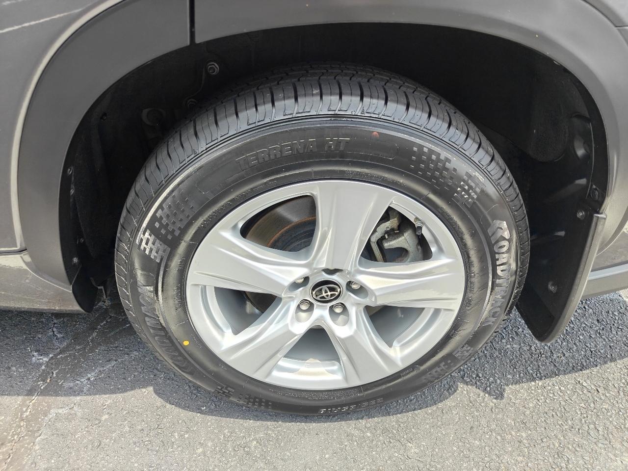 Toyota Highlander Hybrid LE AWD 2023