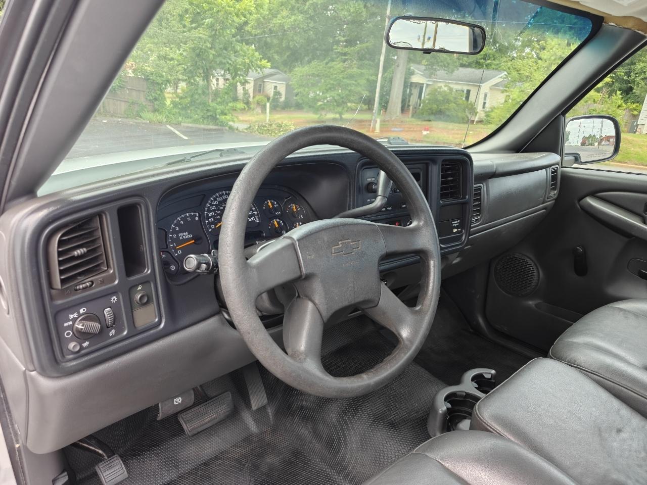 Chevrolet Silverado 2500HD LS 2WD 2006