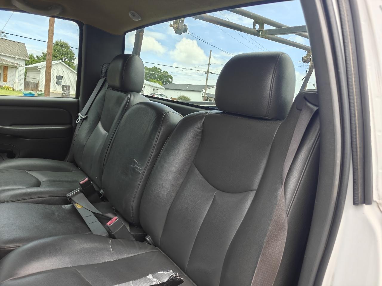 Chevrolet Silverado 2500HD LS 2WD 2006