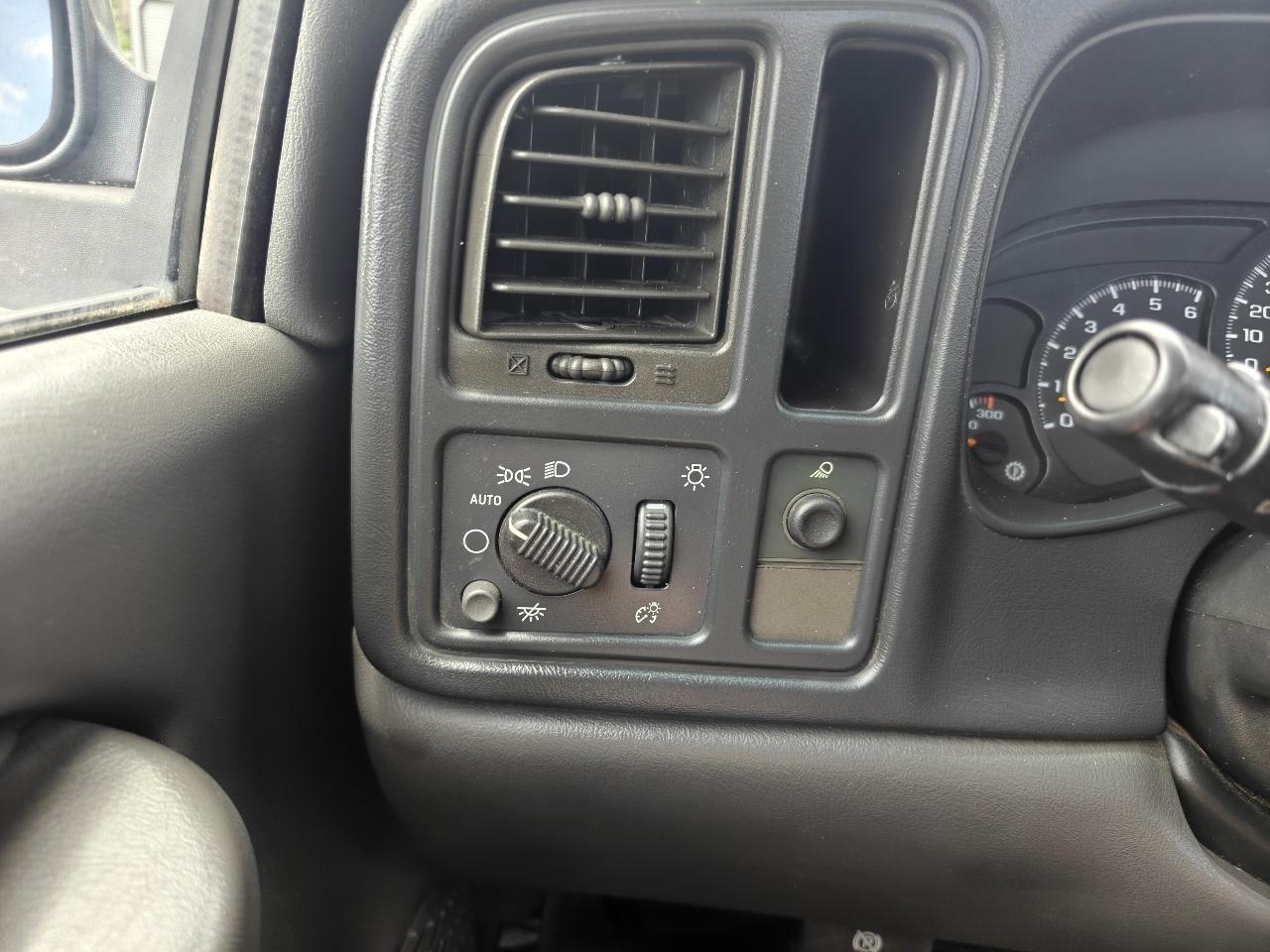 Chevrolet Silverado 2500HD LS 2WD 2006