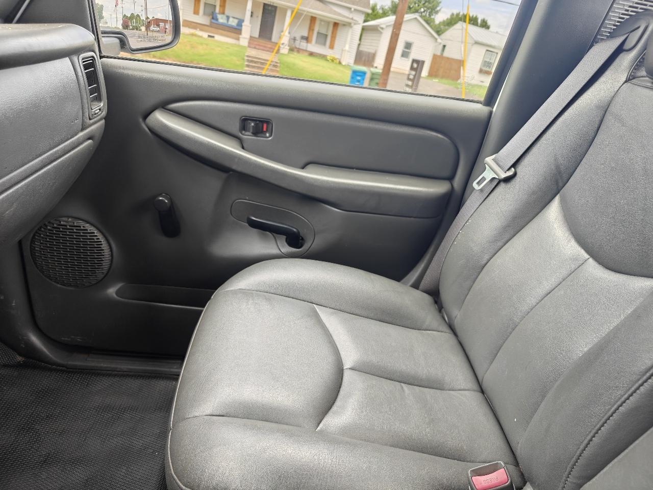 Chevrolet Silverado 2500HD LS 2WD 2006
