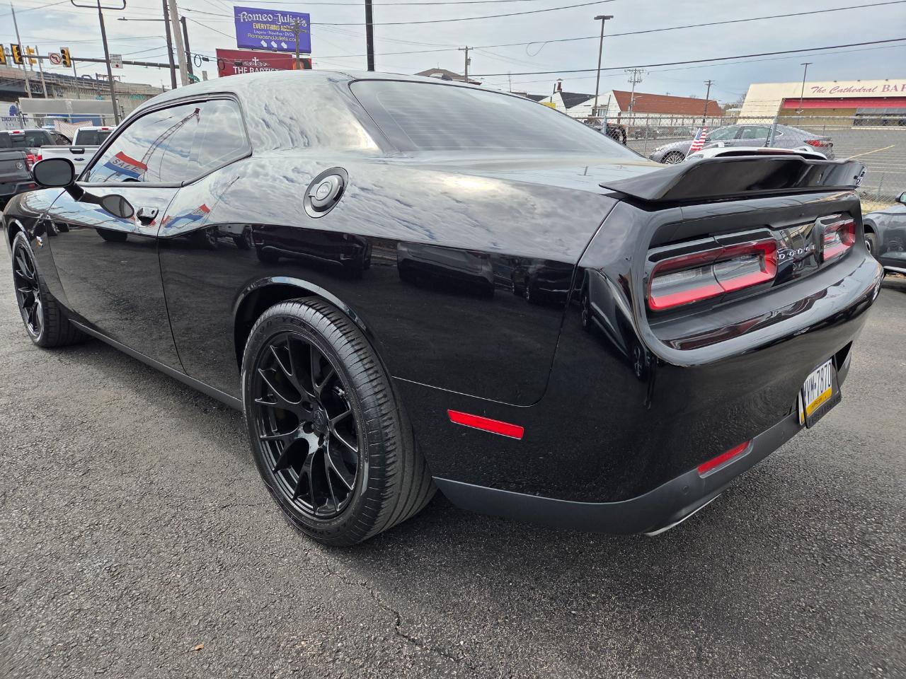 Dodge Challenger 2dr Cpe R/T Scat Pack Shaker 2015