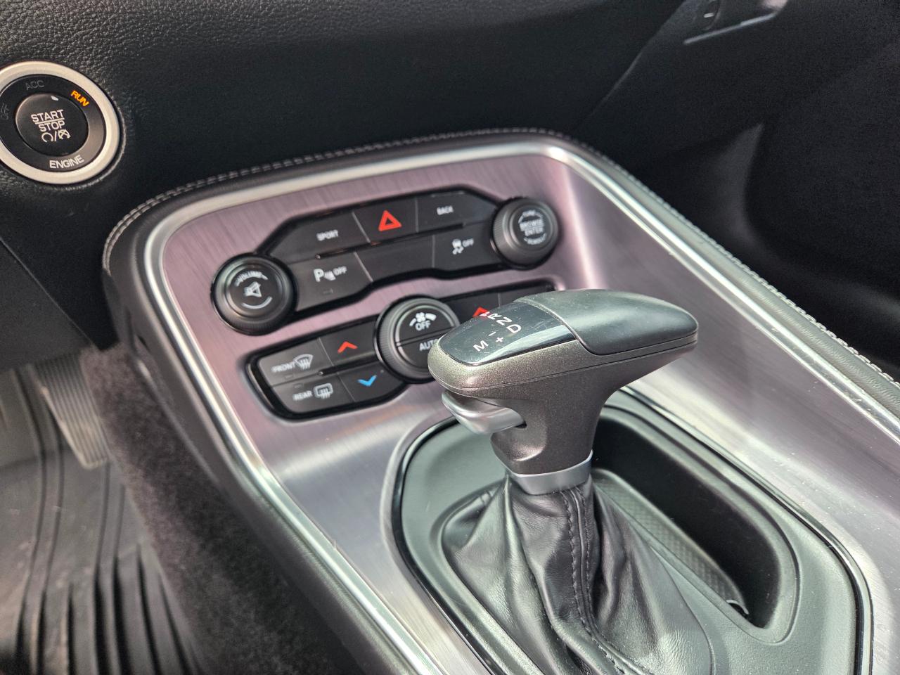 Dodge Challenger 2dr Cpe R/T Scat Pack Shaker 2015