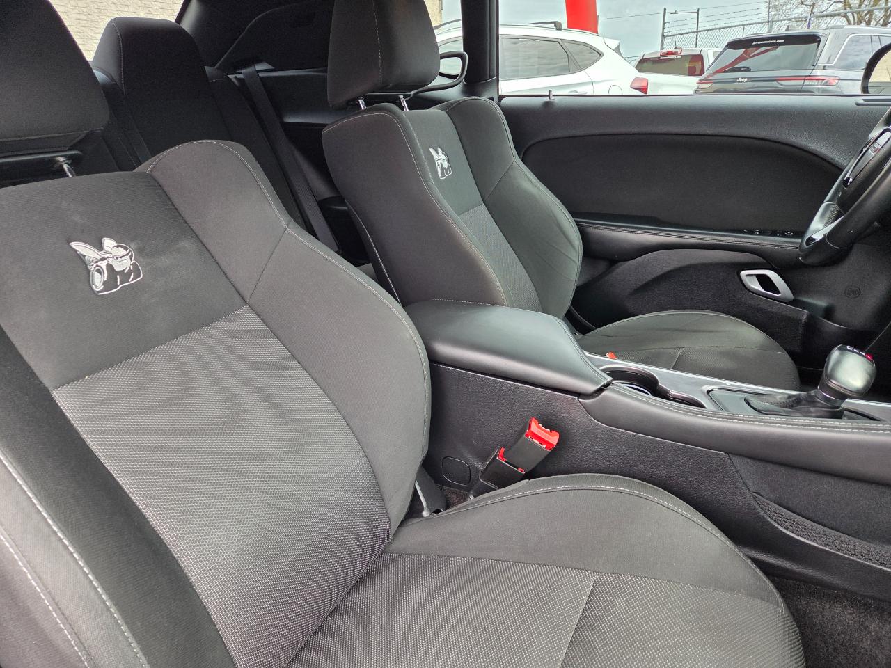 Dodge Challenger 2dr Cpe R/T Scat Pack Shaker 2015